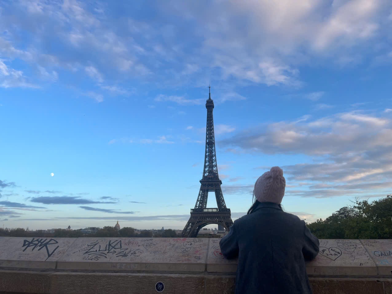 S0.J2-6 La vie quotidienne et la tour Eiffel